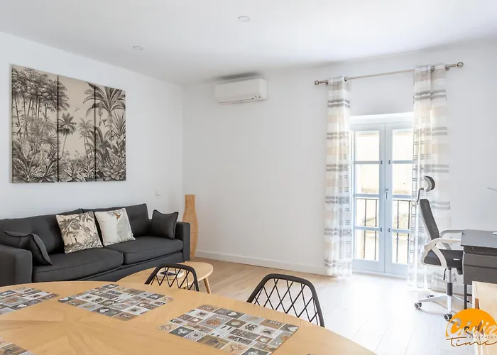 Casa Del Marinero By Livework * Cádis